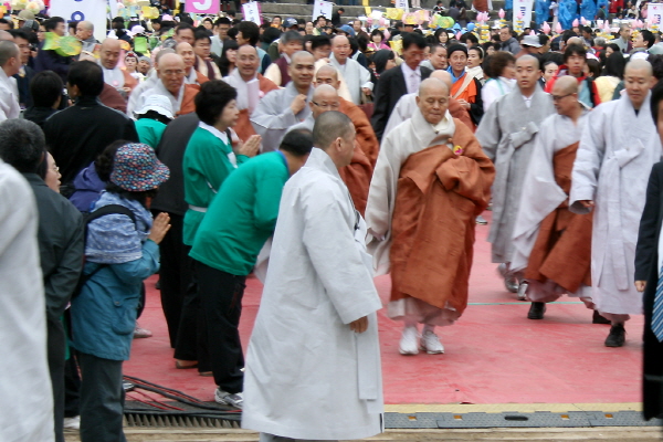 2009년 연등제 - 총무원장님이 앞에서 제등행렬을 이끌다
